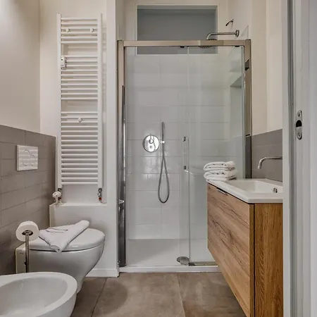 Large Milan's Navigli - 5 Gu... Apartament